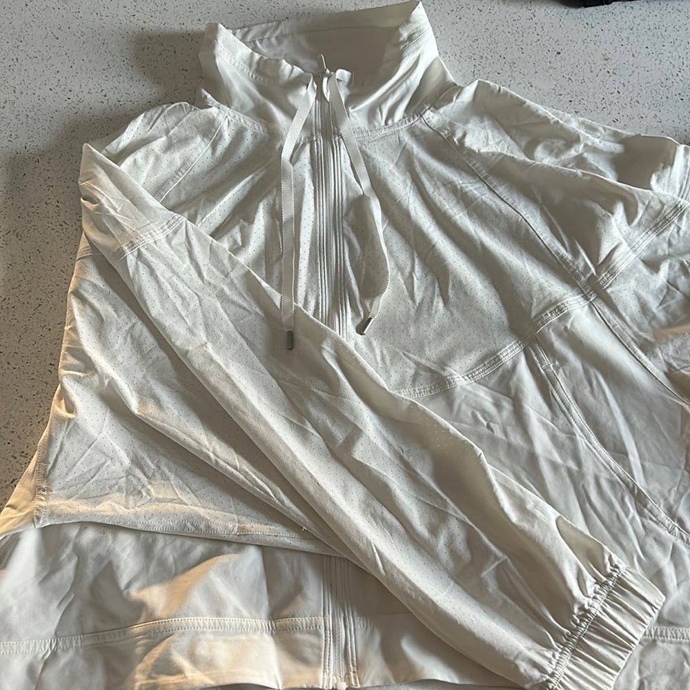 White lululemon wind breaker